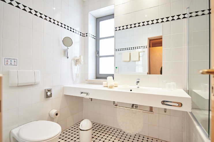 Doppelzimmer See groß Bad