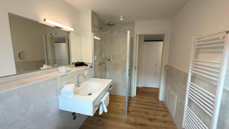 Midgard Zimmer 14 Bad 2