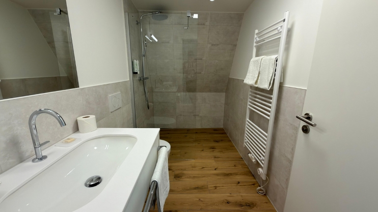 Midgard Zimmer 31 Bad 2